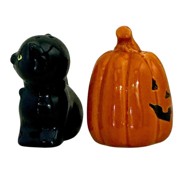 Salt Pepper Shakers Cat Harvest Pumpkin Halloween Ceramic Whimsical 2 Piece Set - Picture 10 of 16